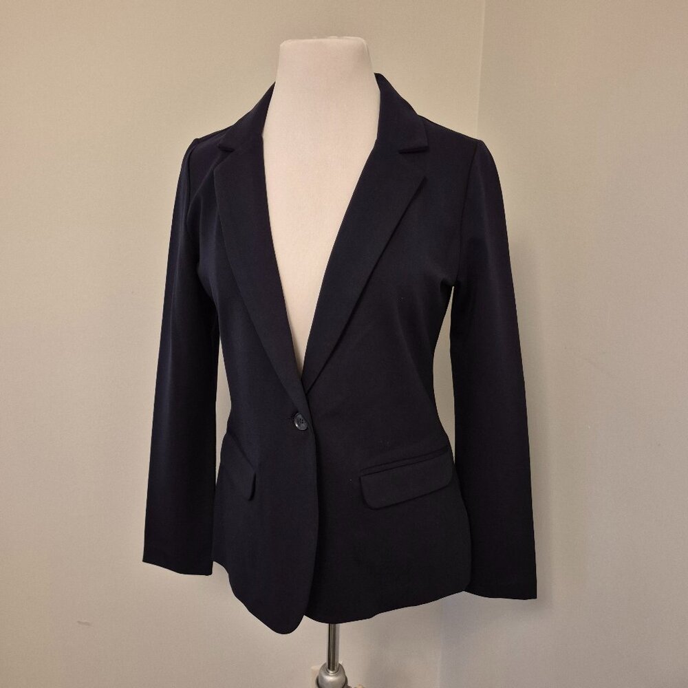 Minimalist Blazer Black with Shape In a Stretch Fabric NWT
